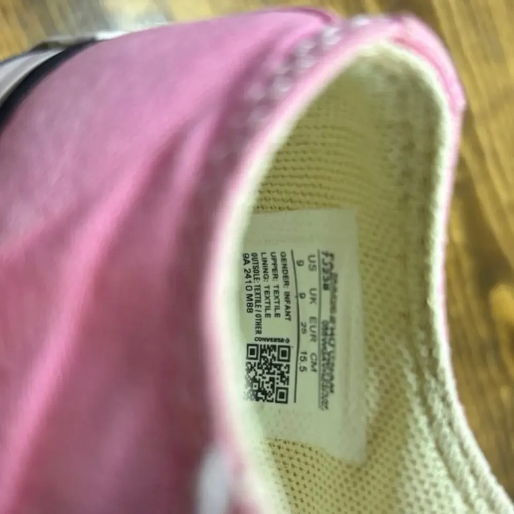 Converse Pink Sneakers Size 9‎
